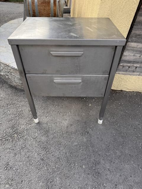 Edelstahltisch mit 2 Schubladen (70,5 x 50 x 85,5 cm)