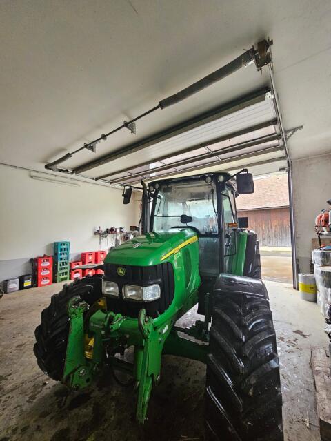 John Deere 5820