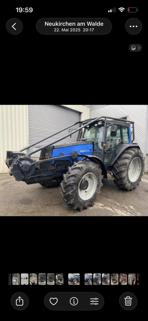 Valtra 8150 Traktor mit Forstverbau und Ritter Seilwinde