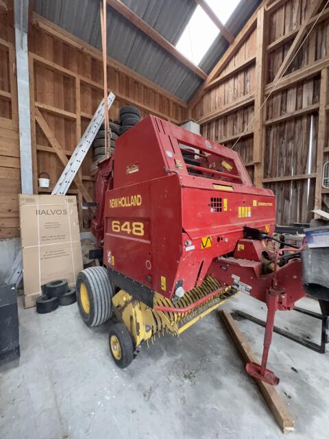 New Holland 648