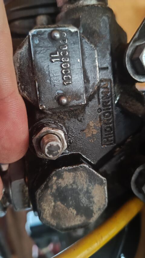 Suche Ersatzteile für HidroIrma Stg.-Block Forstkran Nokka
