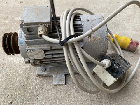 Drehstrom-Elektromotor 3 kW, 4 PS, 380 V mit Riemenscheibe MEZ Mohelnice