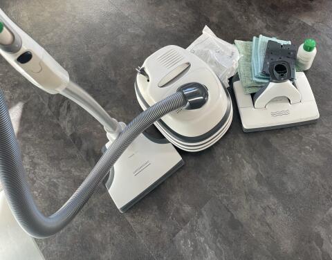Vorwerk VT300 Bodenstaubsauger mit Zubehör