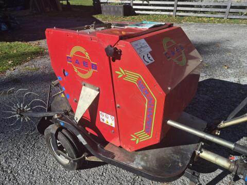 Mini-Rundballenpresse für Einachser und Motormäher von CAEB MP 550