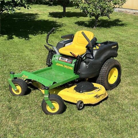 John Deere EZtrak Z425 Aufsitzmäher mit 23 PS Leistung