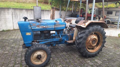 Ford 2600 mit Mähwerk
