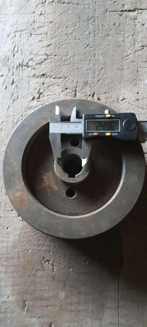 3-rillige Keilriemenscheibe 17 cm Dm., Bohrung 25 mm Dm.