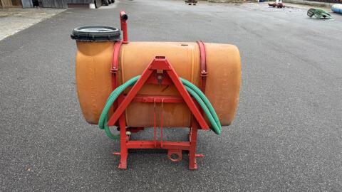 Holder Fronttank 400 l Feldspritze mit Verbindungsschlauch