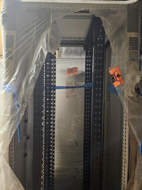 Verkaufe Rittal Netzwerk-, Serverschrank VX 5307.124 19"