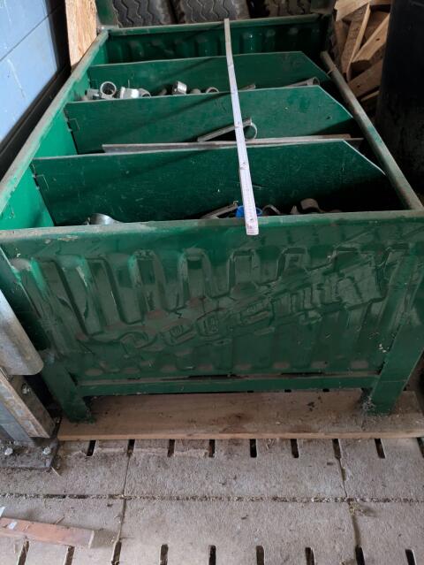 Regent Box leer