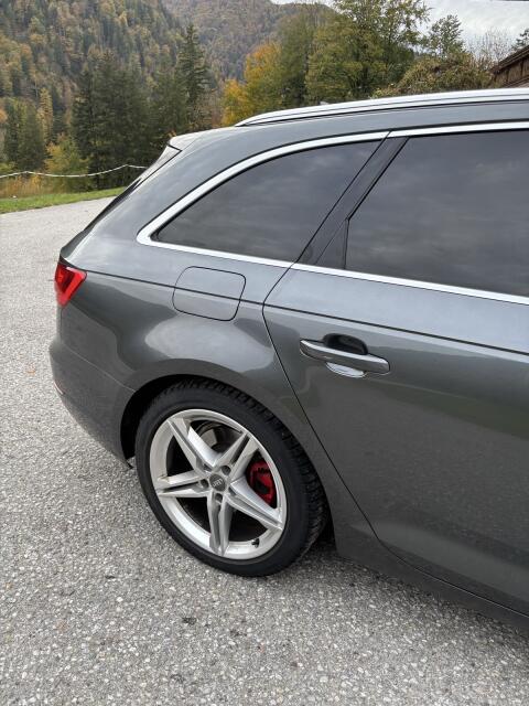 Auto Audi A4 S line