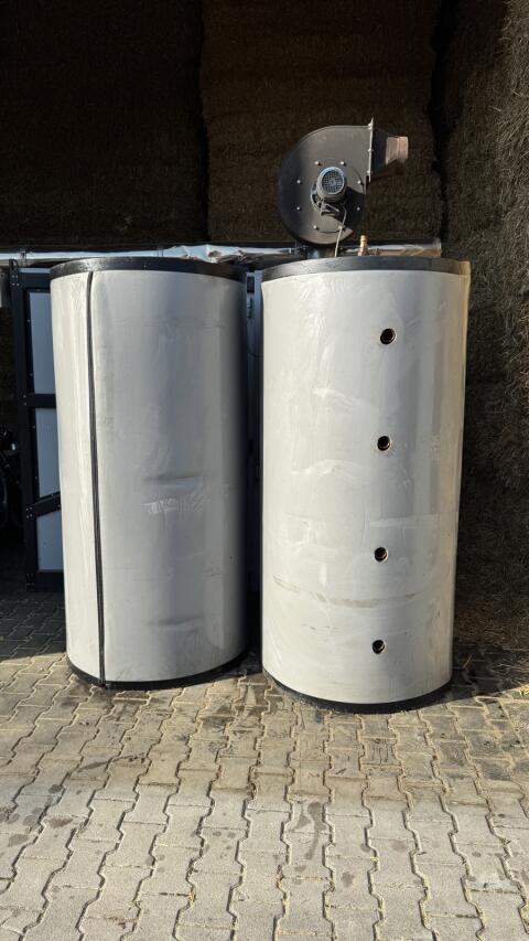 2 Pufferspeicher ca. 500 l mit Isolierung, 2 Jahre alt