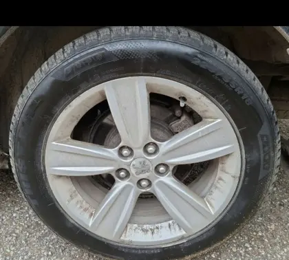 Verkaufe Peugeot Alufelgen mit Ganzjahresreifen