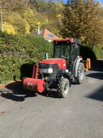 Weingarten-Traktor Case IH Quantum 80N, Bj. 2017, mit Geräten