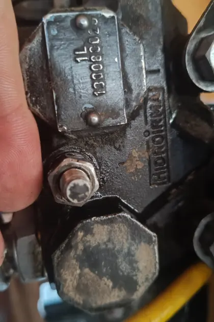Suche Ersatzteile für HidroIrma Steuerblock Forstkran Nokka
