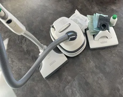 Vorwerk VT300 Bodenstaubsauger mit Zubehör