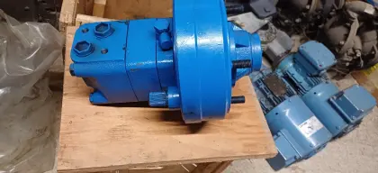 Hydr.motor mit aufgebauter Bremse