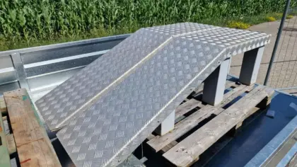 Auffahrrampe, Auffahrkeil