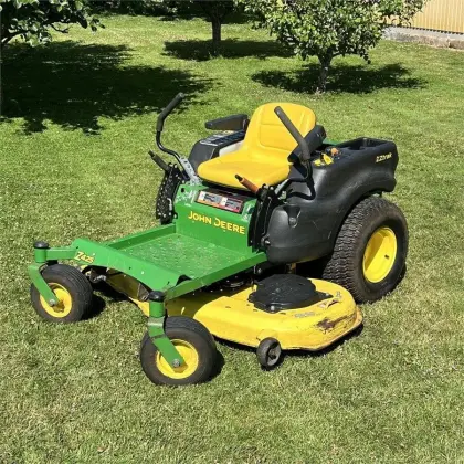 John Deere EZtrak Z425 Aufsitzmäher mit 23 PS Leistung