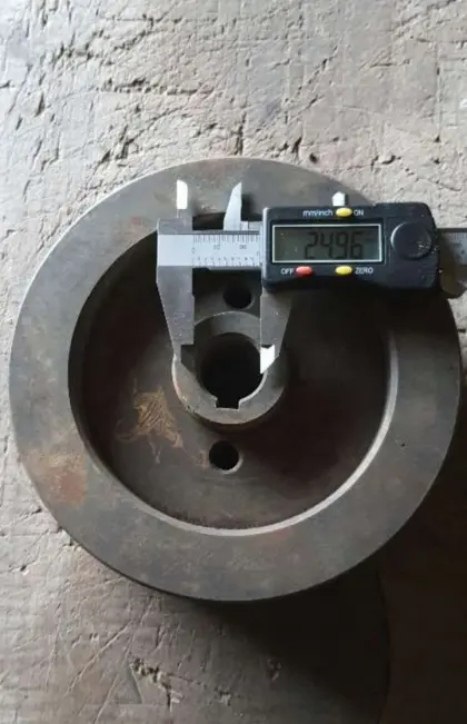3-rillige Keilriemenscheibe 17 cm Dm., Bohrung 25 mm Dm.