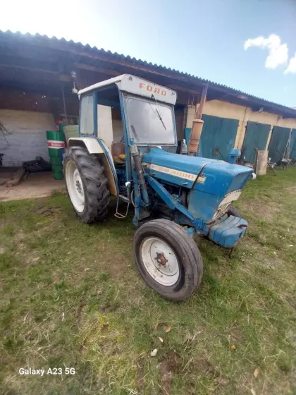 Ford 4000 mit Frontlader inkl. Schaufel