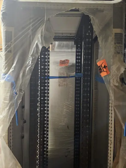 Verkaufe Rittal Netzwerk-, Serverschrank VX 5307.124 19"