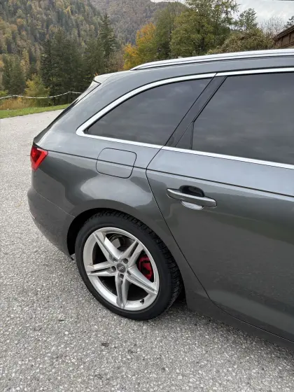 Auto Audi A4 S line