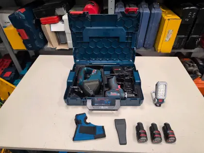 Bosch Set GSR 12V-15, GAS 12V Sauger, Akku-Lampe, 4x Akkus, Boxx, GSR 12V-15