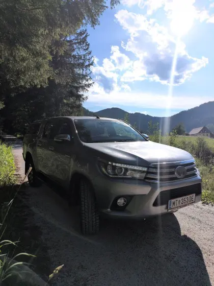 Toyota Hilux 2,4 D-4D mit Hardtop