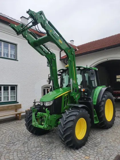 John Deere 6120M