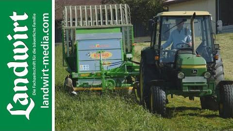 Eingrasen mit dem Bonino Mähladewagen