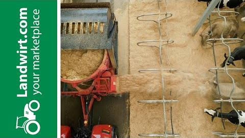 Einstreu leicht gemacht: Selbstgebauter Auswurfbeschleuniger | landwirt.com