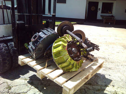 Bild 2:Claas Mega Mähdrescher Portalgetriebe