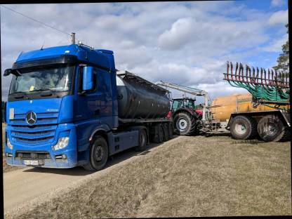 Bild 2:Forst- u. landwirtschaftliche Transporte mit dem LKW