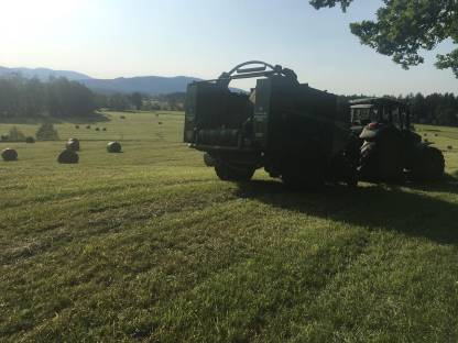 Bild 4:Heu-Stroh-Silagepressen