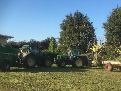 Bild 3:Heu-Stroh-Silagepressen