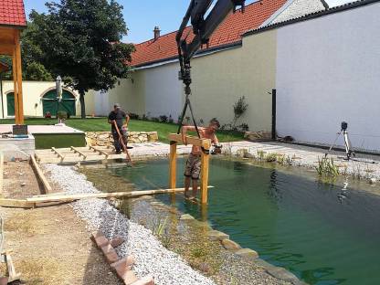 Bild 4:Holz- und Baustofftransporte mit Kran