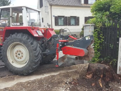 Bild 5:Maschinelle Bodenbearbeitung & Lohnarbeit