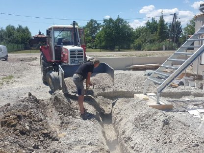 Bild 6:Maschinelle Bodenbearbeitung & Lohnarbeit