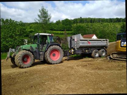 Bild 3:Transporte mit Hakenlift