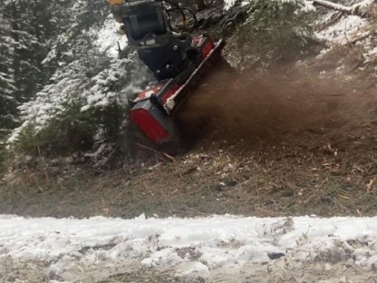 Bild 2:Böschungspflege und Böschungssanierungen