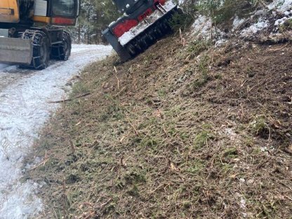 Bild 3:Böschungspflege und Böschungssanierungen