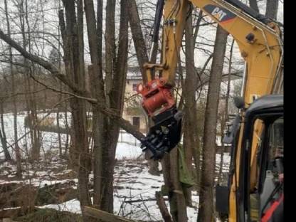 Bild 2:Fällgreiferarbeiten