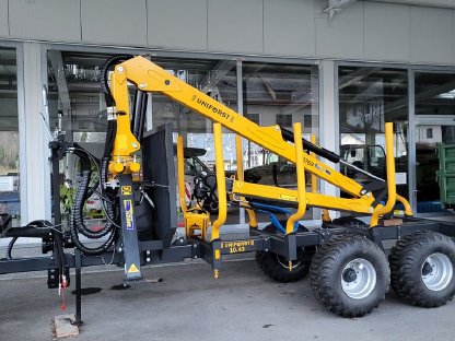 Bild 2:Uniforst Holzwagen mit Dreipunktkran