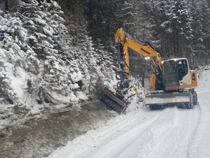 Bild 4:Böschungspflege und Böschungssanierungen
