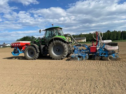 Bild 4:Kombiniertes Mais- und Kürbissetzen Monosem Monoshox NG 4+