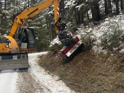 Bild 5:Böschungspflege und Böschungssanierungen