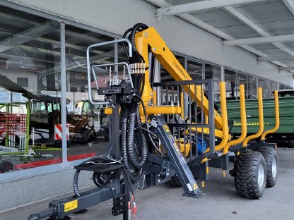 Bild 3:Uniforst Holzwagen mit Dreipunktkran