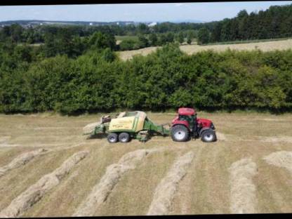 Bild 9:Übernehme Mais,Grasernte und Strohpressen