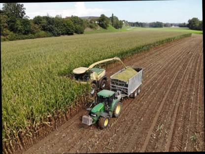 Bild 6:Übernehme Mais,Grasernte und Strohpressen